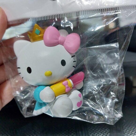 POP MART Super Cute Rare Hello Kitty Toy Figurine Decor - Picture 2 of 6